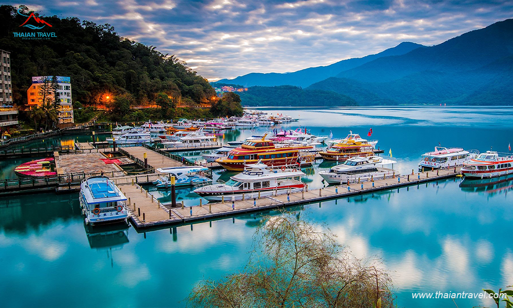 Nhật Nguyệt Đàm